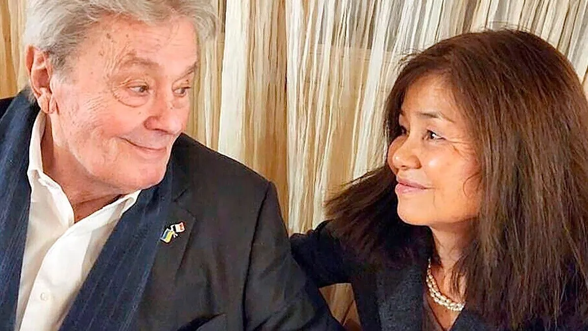 Alain Delon "en danger de mort" : Hiromi Rollin, sa dame de compagnie, sort du silence