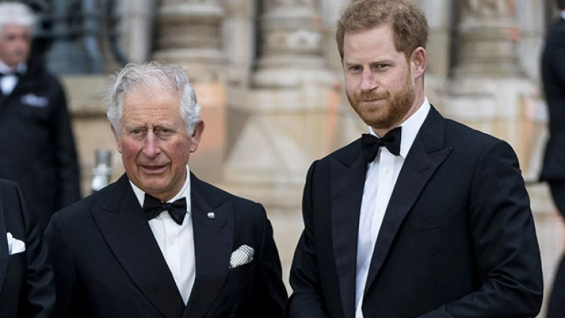 Charles III face au cancer : le prince Harry raconte les dessous de ...