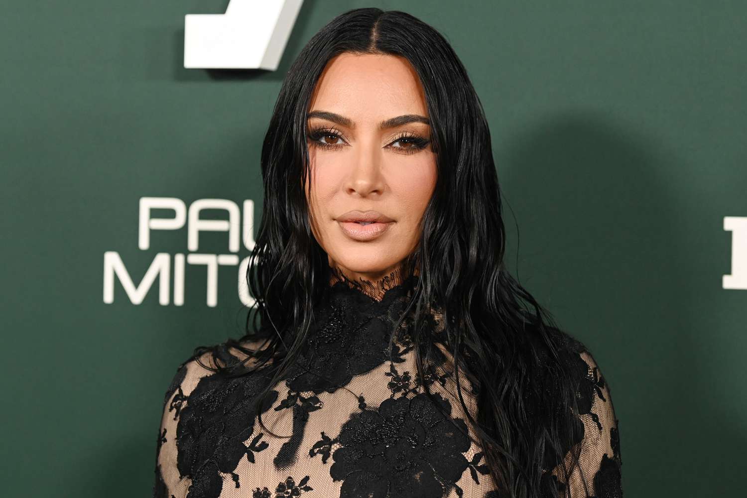 Kim Kardashian : les internautes choqués par l'état du sac Hermès qu'elle propose à la revente