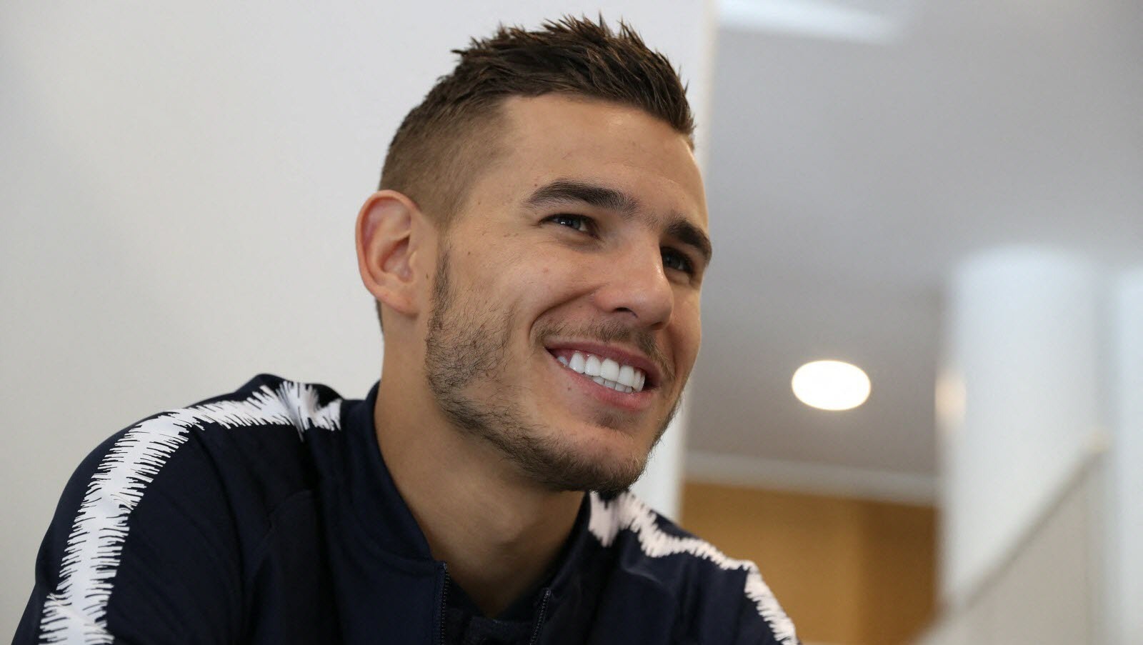 Lucas Hernandez : oubliée Amelia Llorente, le footballeur s'affiche avec une jolie blonde