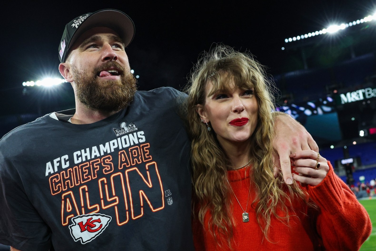 Taylor Swift et Travis Kelce, faux couple ? Pourquoi les partisans de Donald Trump en sont persuadés