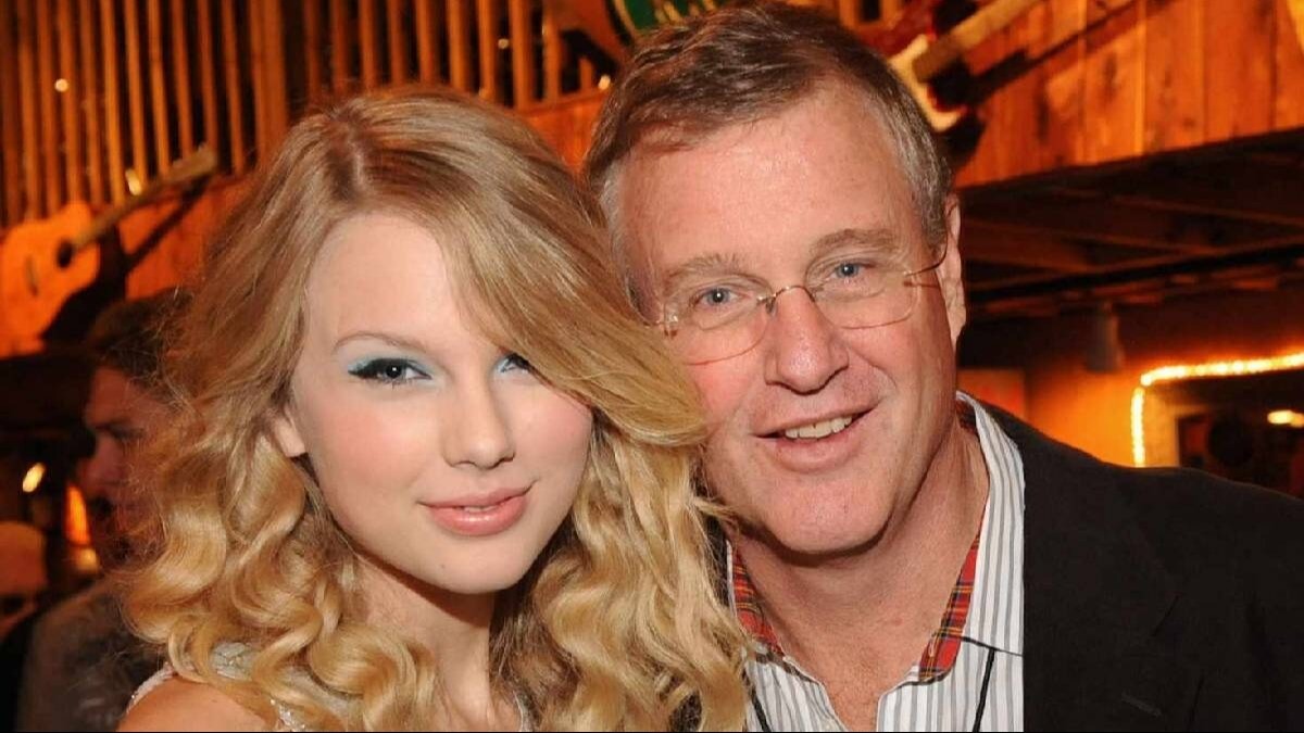 Taylor Swift : le père de la chanteuse accusé d’avoir agressé un photographe, une enquête en cours