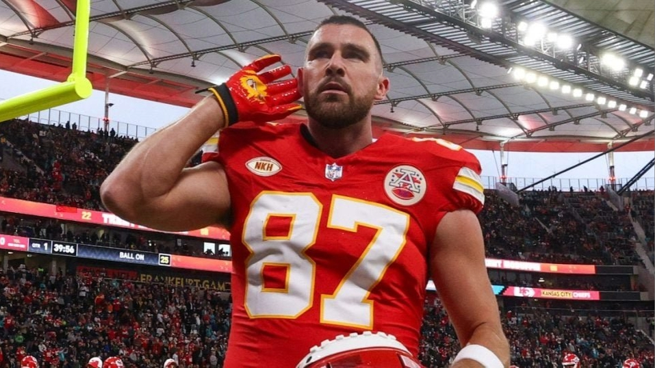 Super Bowl : Travis Kelce, le compagnon de Taylor Swift, réagit à la fusillade à Kansas City