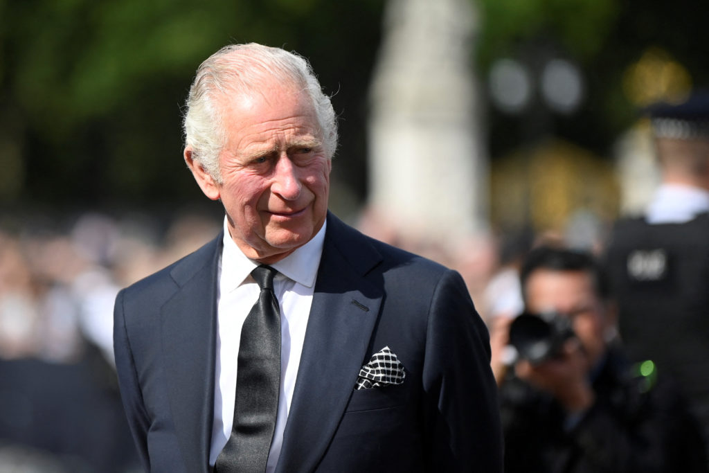 Charles III : Buckingham Palace révèle que le roi est atteint "d’une forme de cancer"