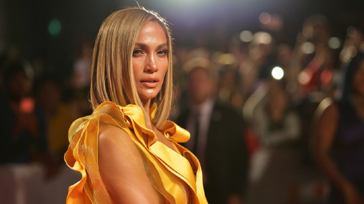 Jennifer Lopez révèle avoir été "malmenée et frappée" par un ancien compagnon