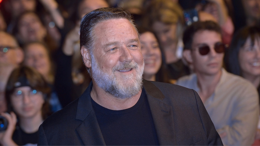 Russell Crowe se rase la barbe pour la première fois depuis 5 ans : les réactions des fans