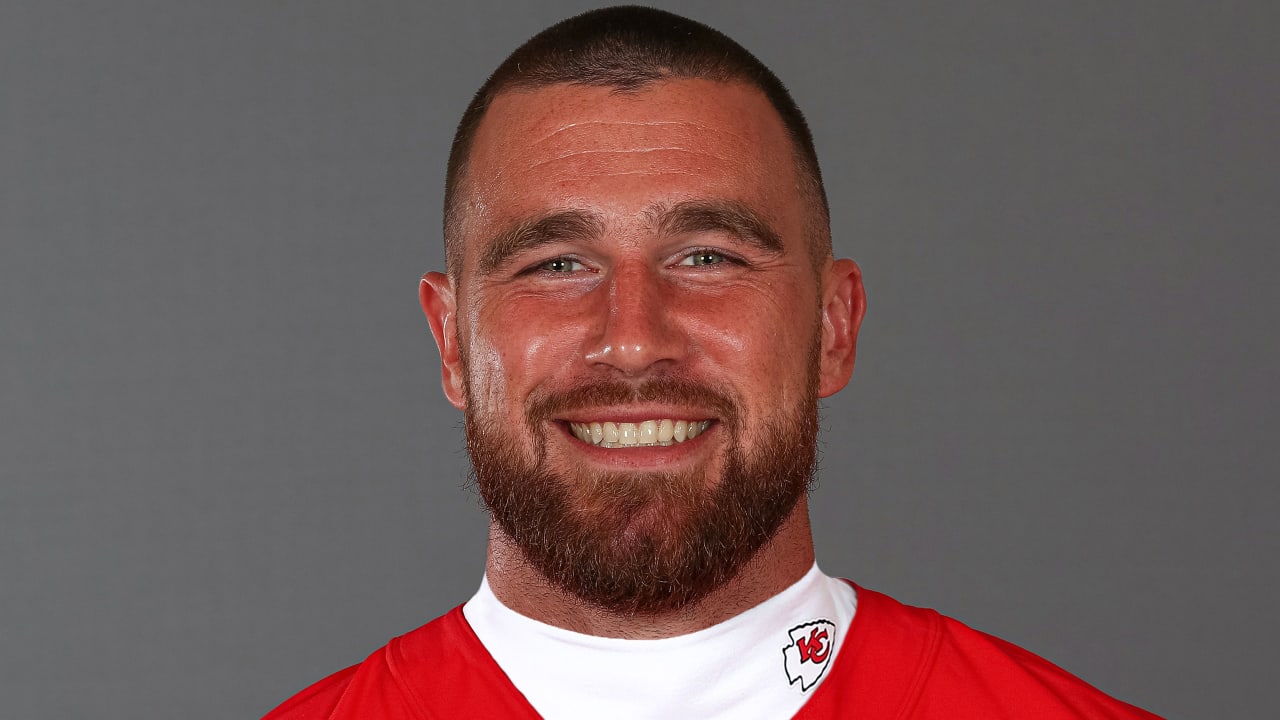 Super Bowl : Travis Kelce, le compagnon de Taylor Swift, réagit à la fusillade à Kansas City