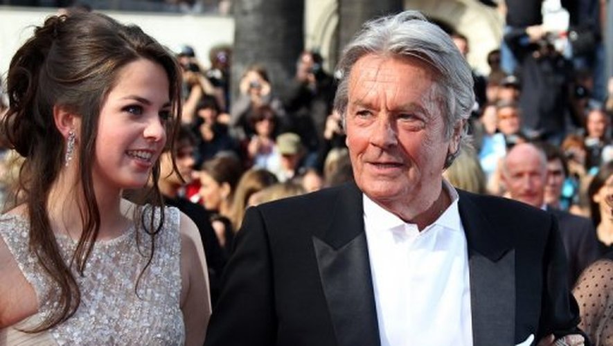 Affaire Alain Delon : Anouchka Delon dépose plainte contre ses frères Anthony et Alain-Fabien