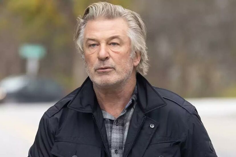 Alec Baldwin vivement pris à partie dans un restaurant : "Pourquoi avez-vous tué cette femme ?"