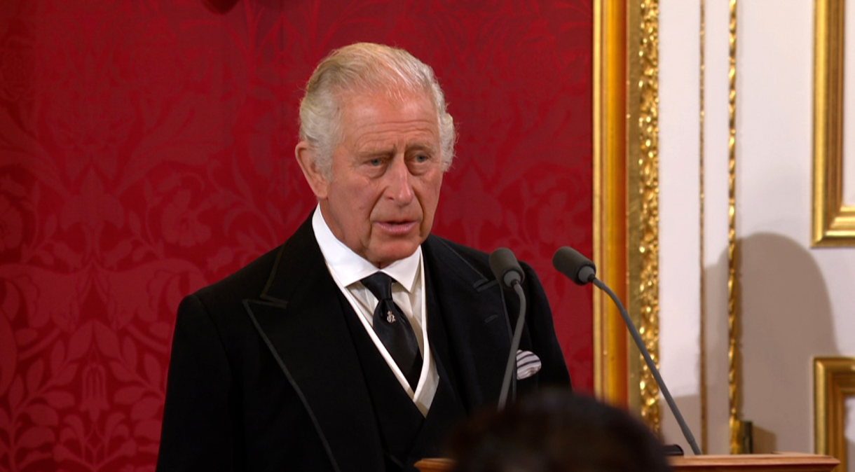 Le roi Charles III &quot;très malade&quot; : Buckingham Palace envisagerait le pire...