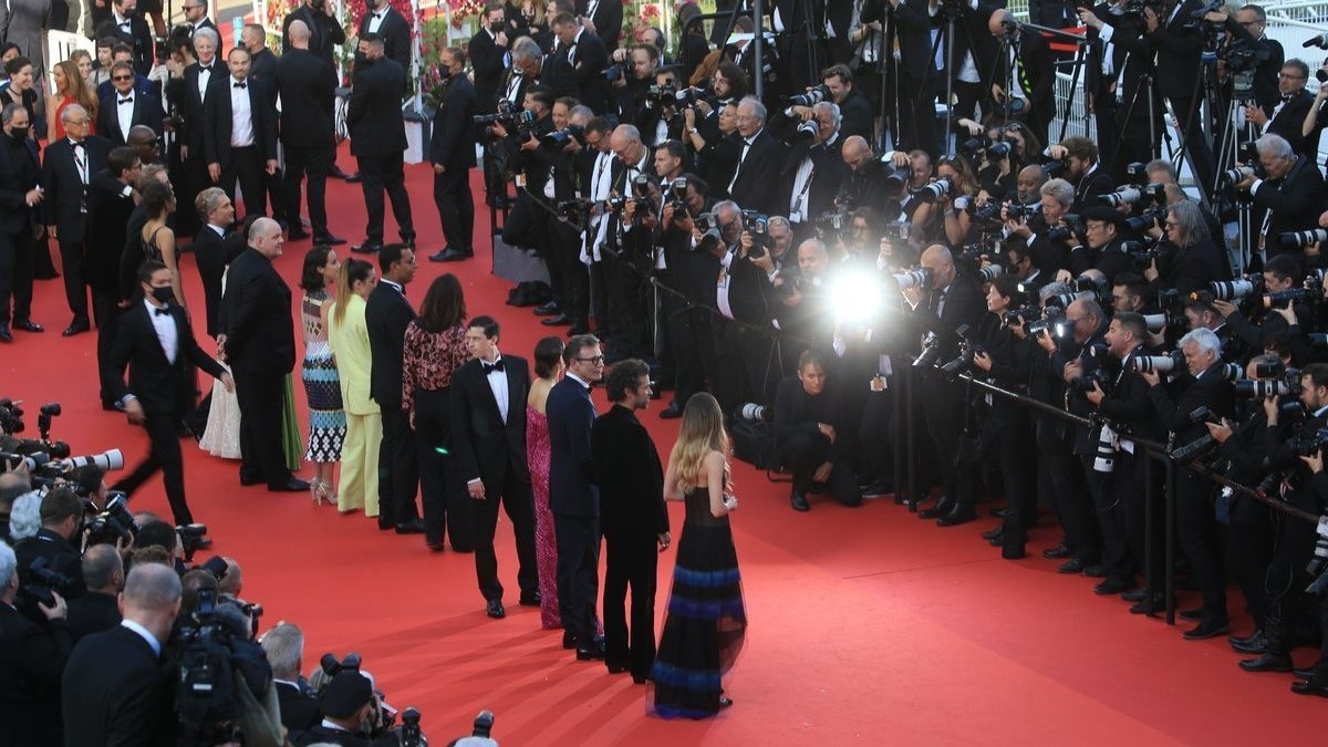 Cannes 2024 : deux stars se battent sur scène, la vidéo enflamme la Toile