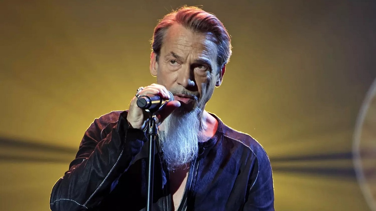 Florent Pagny évoque son état de santé en plein concert : &quot;Tous les trois mois, je dois faire des contrôles&quot;