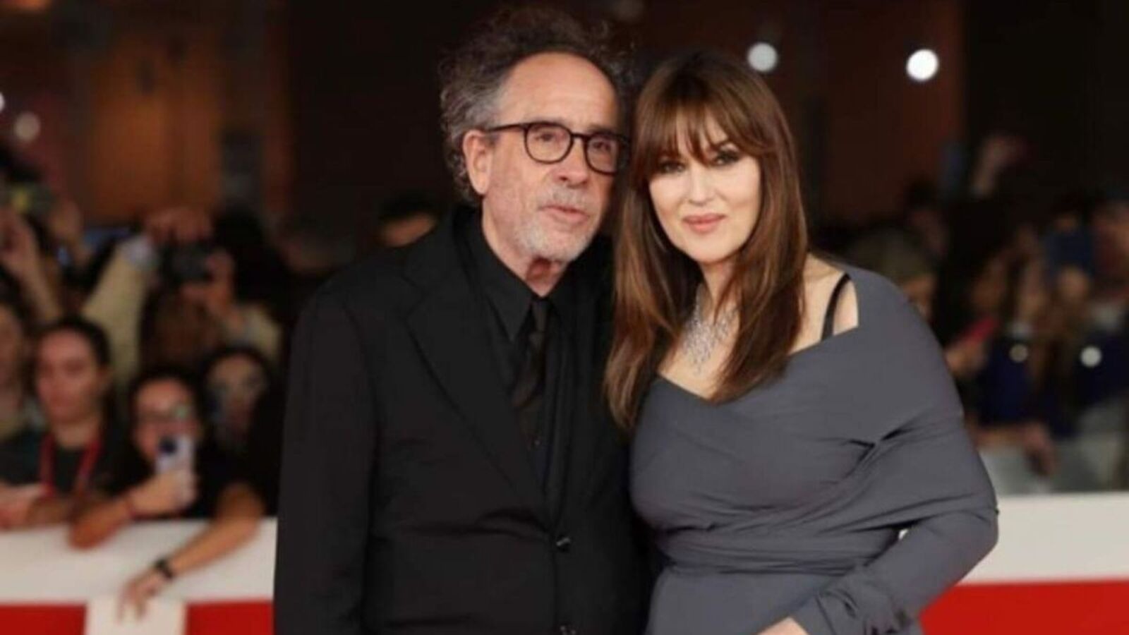 Monica Bellucci se livre comme jamais sur son couple avec Tim Burton : "Si je suis avec lui…"