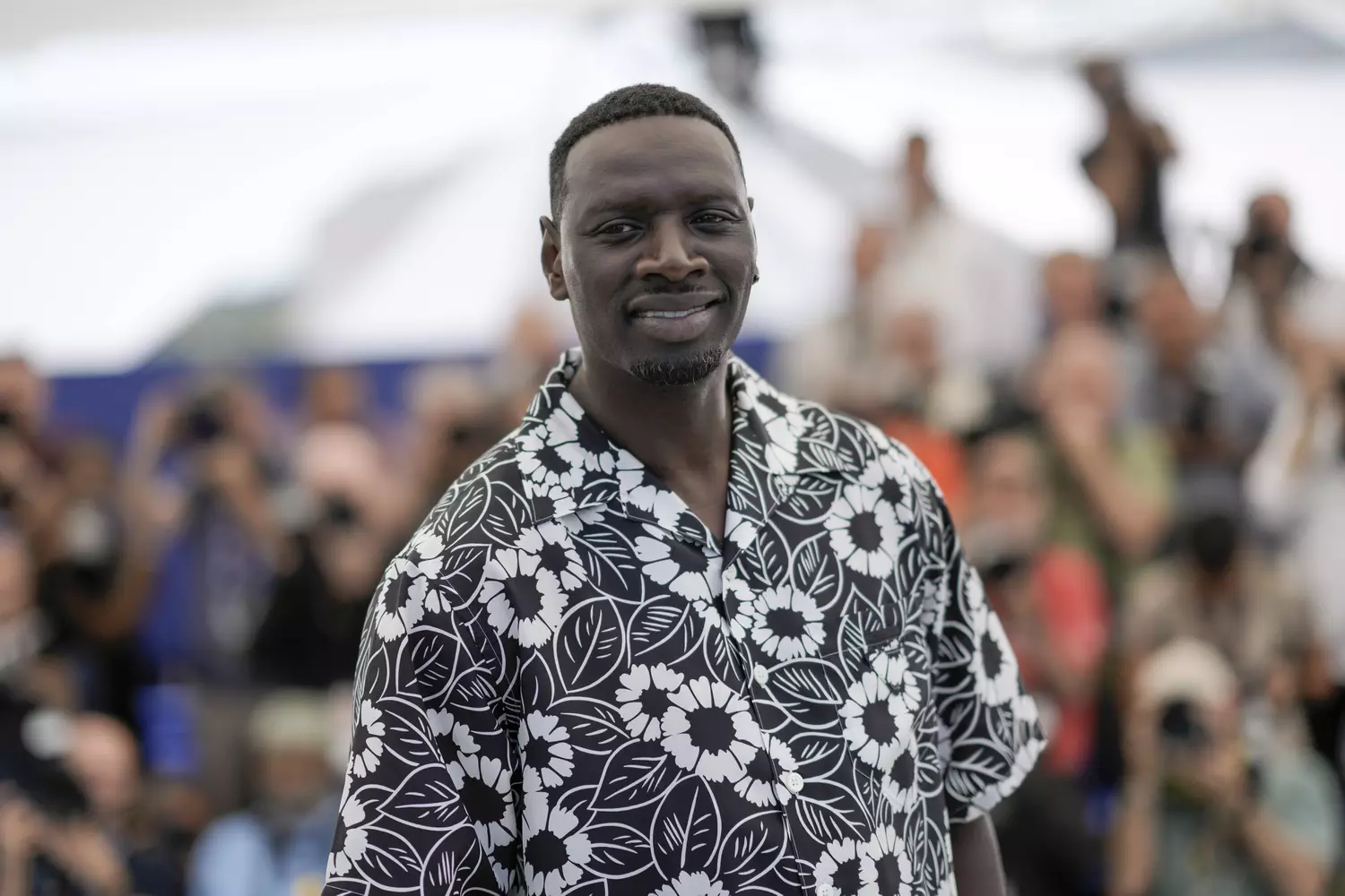Cannes 2024 : Omar Sy choqué par le commentaire d’une femme "Vous êtes raciste madame" ?