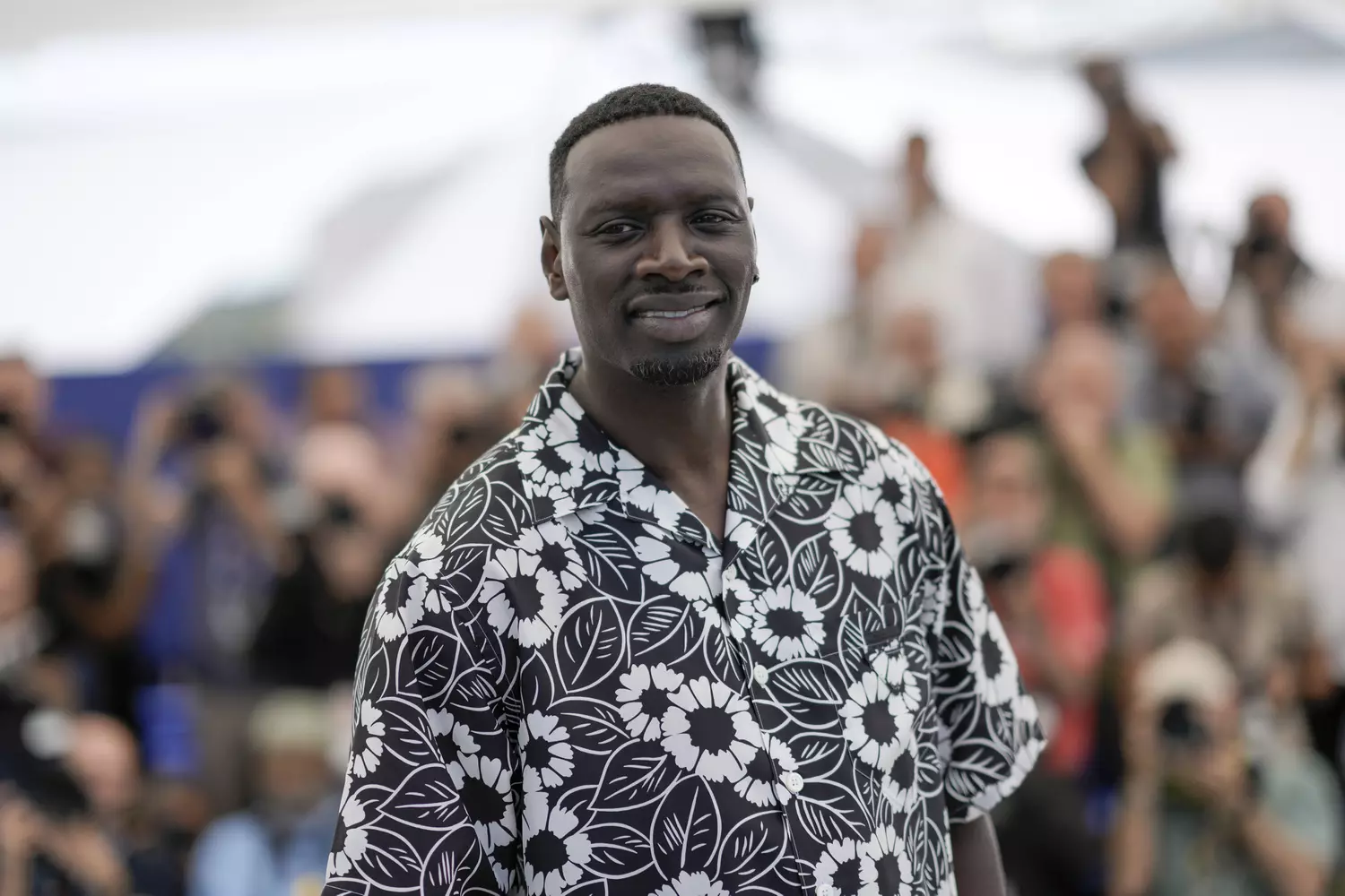 Cannes 2024 : Omar Sy choqué par le commentaire d’une femme &quot;Vous êtes raciste madame&quot; ?