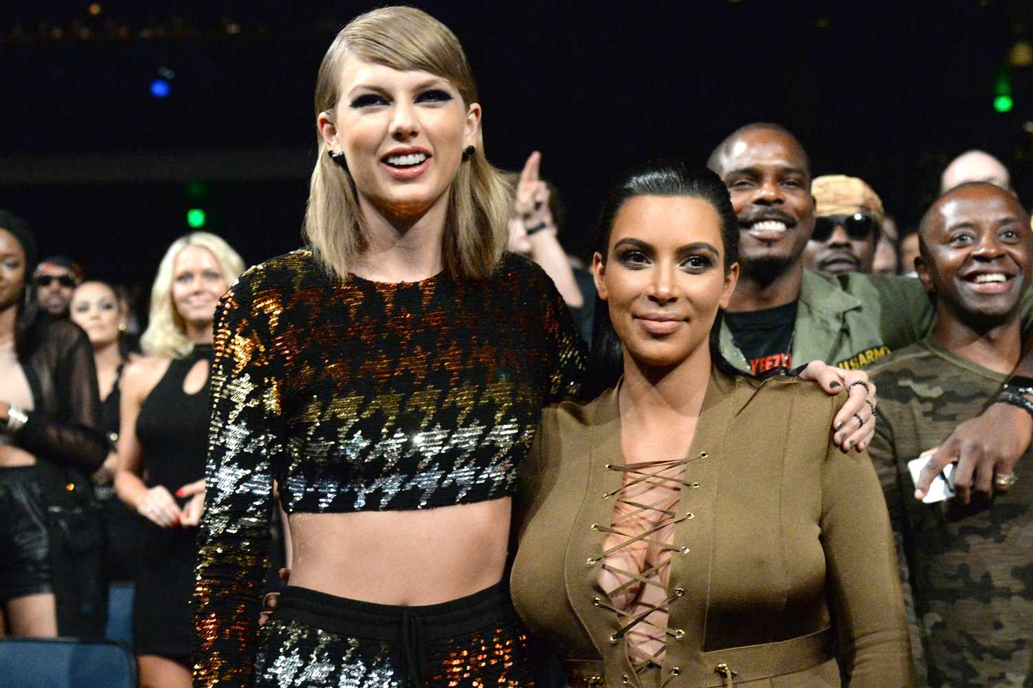Taylor Swift en concert à Paris : Pourquoi est-elle fâchée avec Kim Kardashian ?