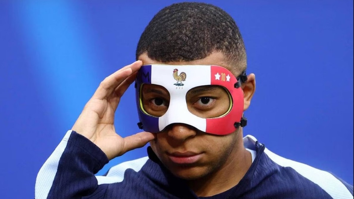 Euro 2024 : Kylian Mbappé dévoile son masque tricolore mais...