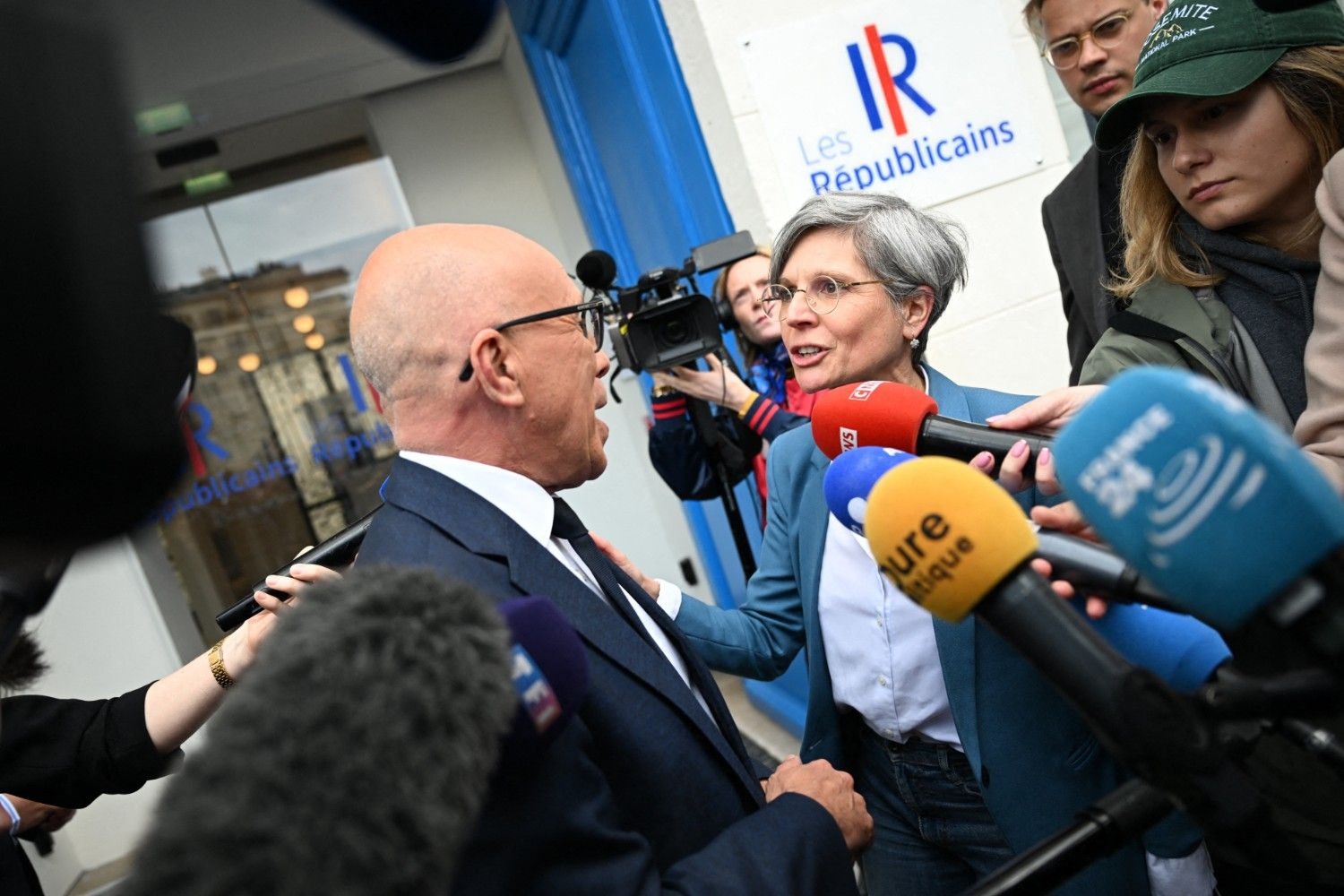 Sandrine Rousseau : en pleine rue, la députée écologiste prend à partie Éric Ciotti…&quot;Honte à vous !&quot;