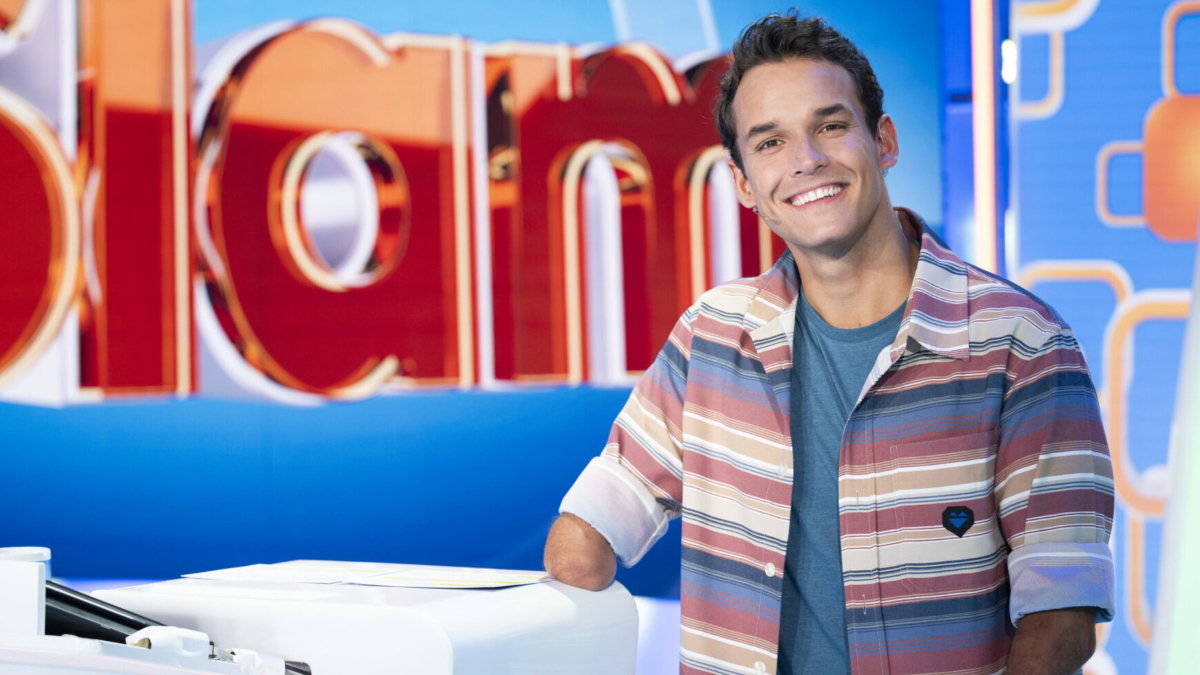 &quot;Est-ce que ça va être une gêne ?&quot; : Handicapé, Théo Curin revient sur ses relations amoureuses