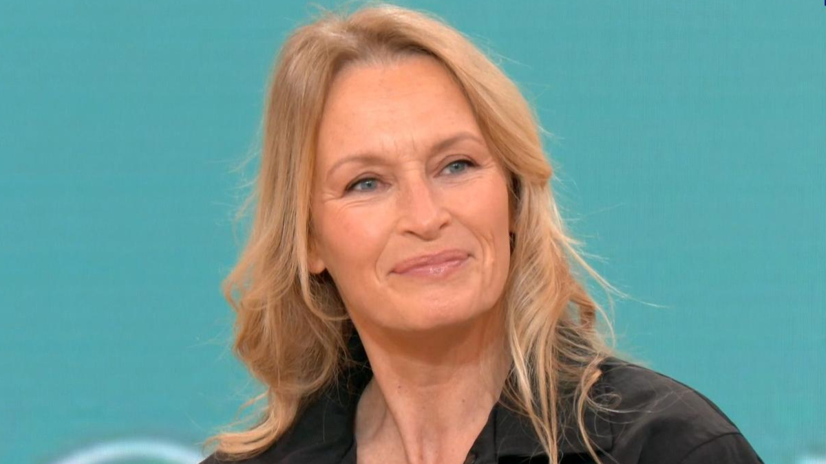 Estelle Lefébure : cet accident qui lui a permis de tomber sous le charme de David Hallyday