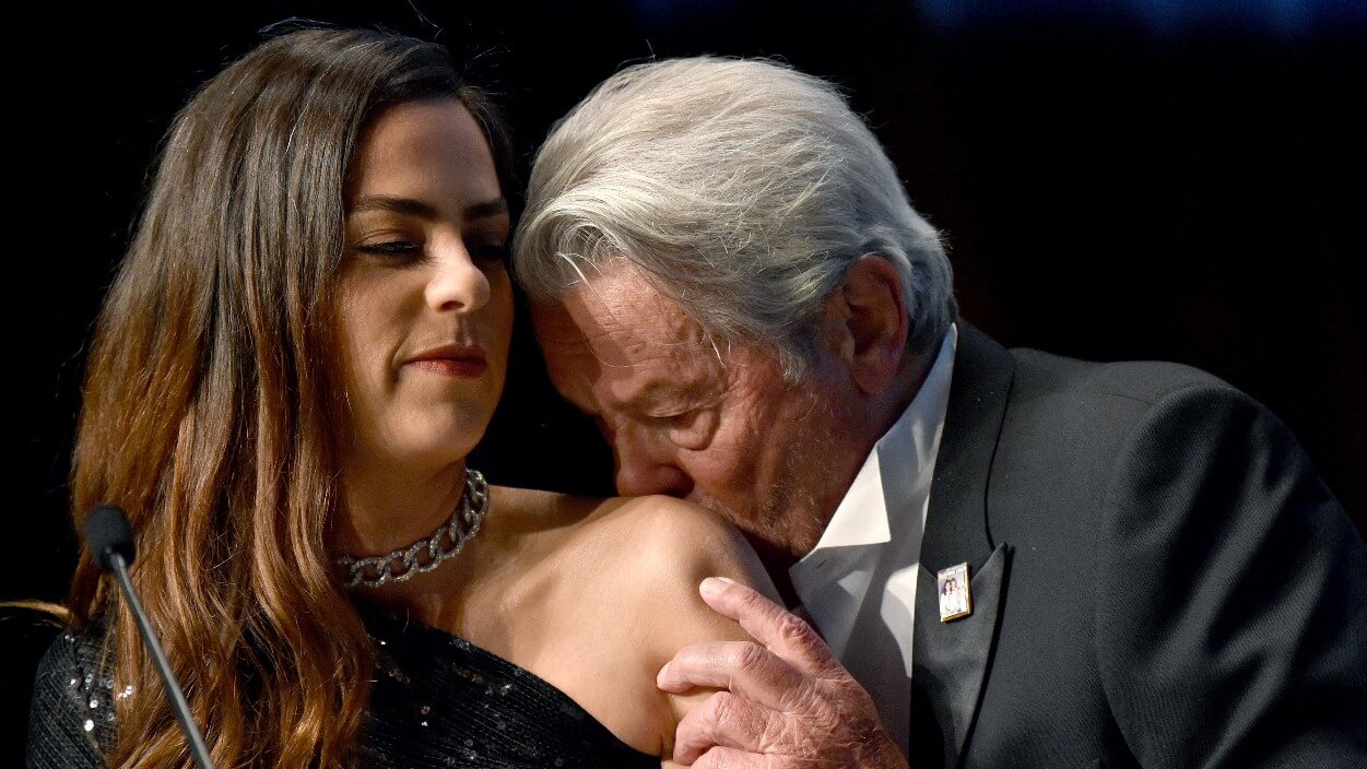 Alain Delon : Anouchka Delon évoque son statut d’enfant préféré... &quot;Je n’y étais pour rien&quot;
