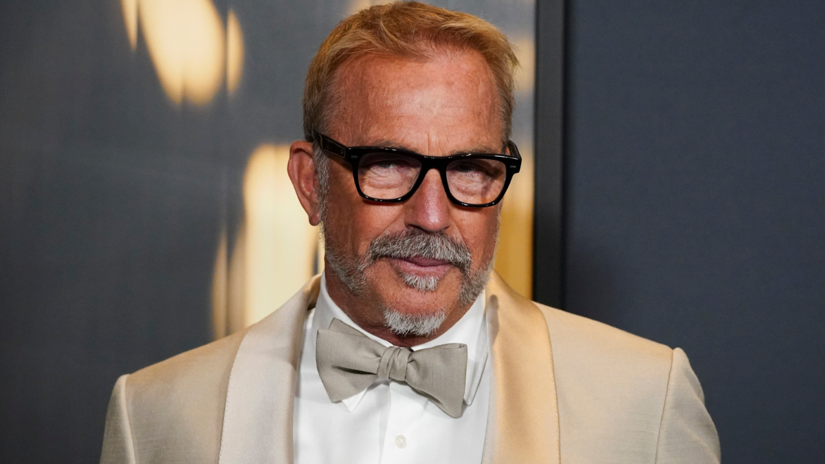 Kevin Costner : cette scène de viol improvisée qui lui vaut aujourd’hui d’être poursuivi en justice