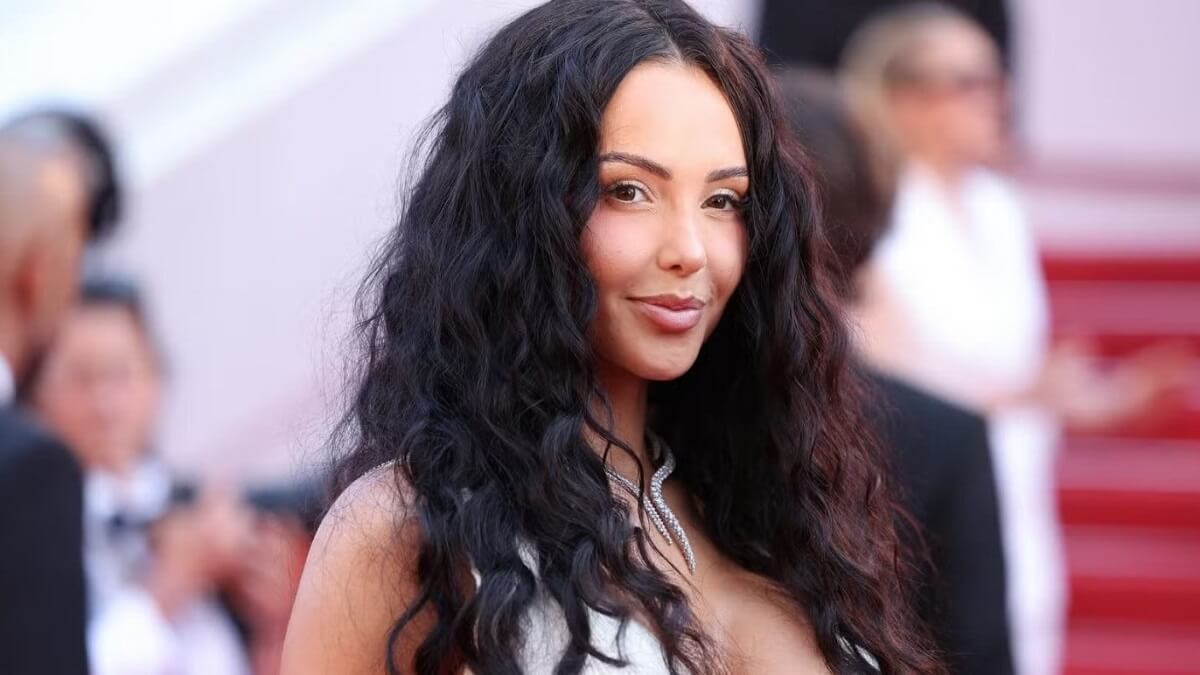 C à vous : Nabilla tente une blague face à Jodie Foster... et c'est raté !
