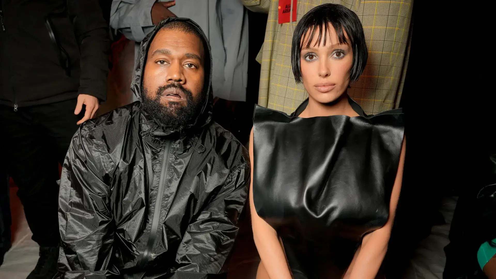 Bianca Censori seins apparents dans les rues de Majorque : la femme de Kanye West fait scandale