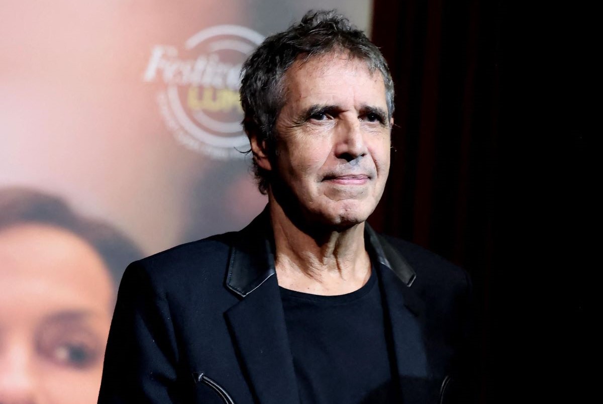 Julien Clerc a fâché Sophie Marceau en évoquant ses seins : "Elle avait raison"