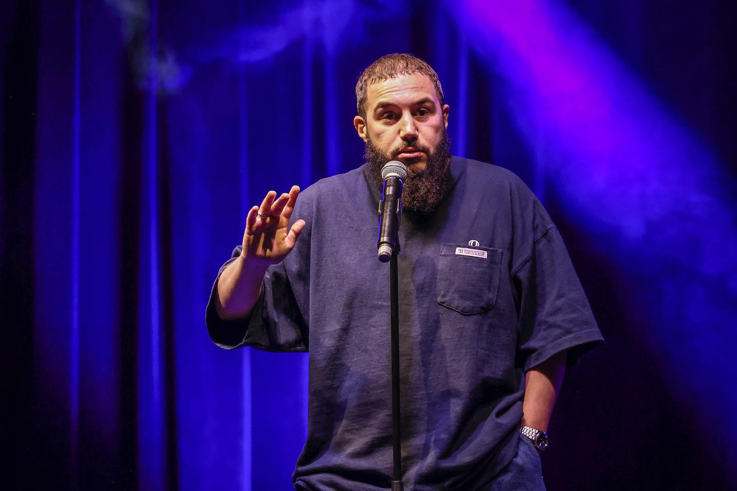 Les Flammes 2025 : Merwane Benlazar dézingue Cyril Hanouna et CNews &quot;la meilleure promotion de l’extrême droite&quot;