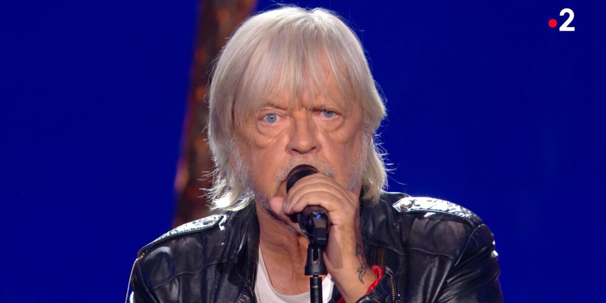 Renaud : apparition très remarquée sur la scène du Grand Rex... &quot;Je l'ai oublié à la maison !&quot;