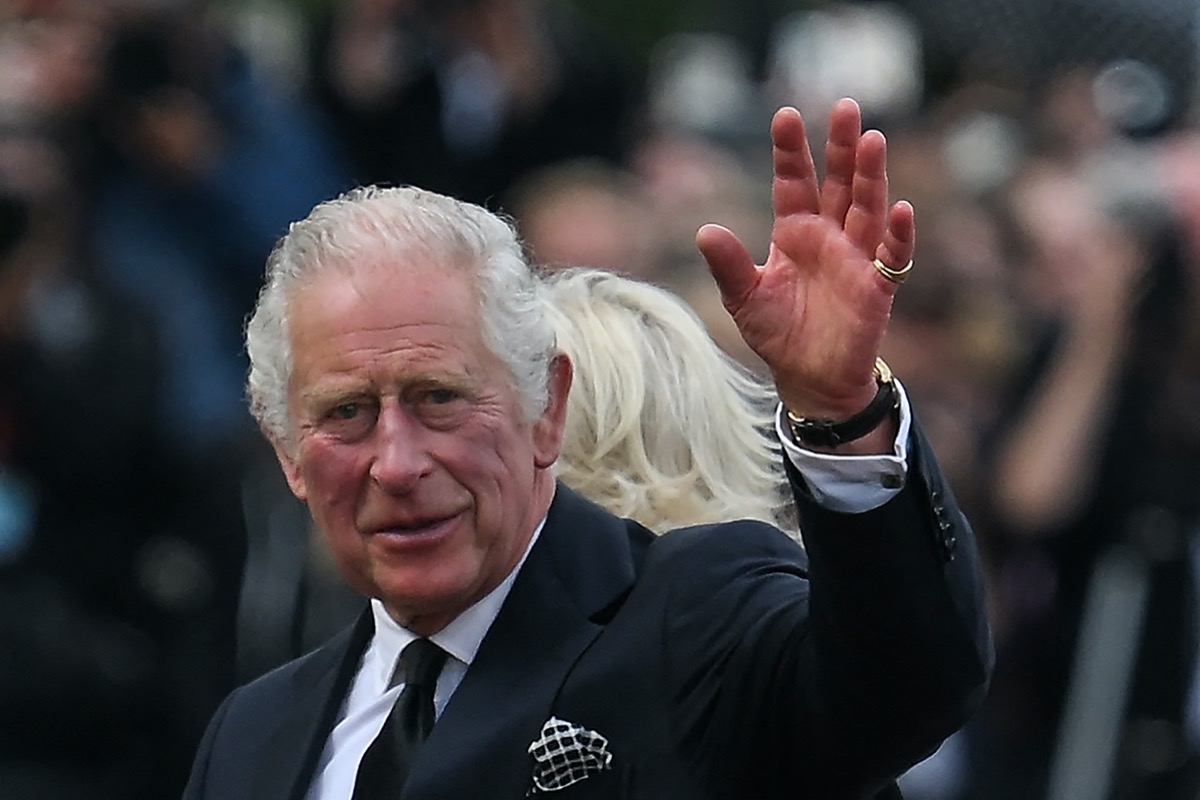 Le roi Charles III fait un pas vers Harry et Meghan Markle en les invitant à ses funérailles !