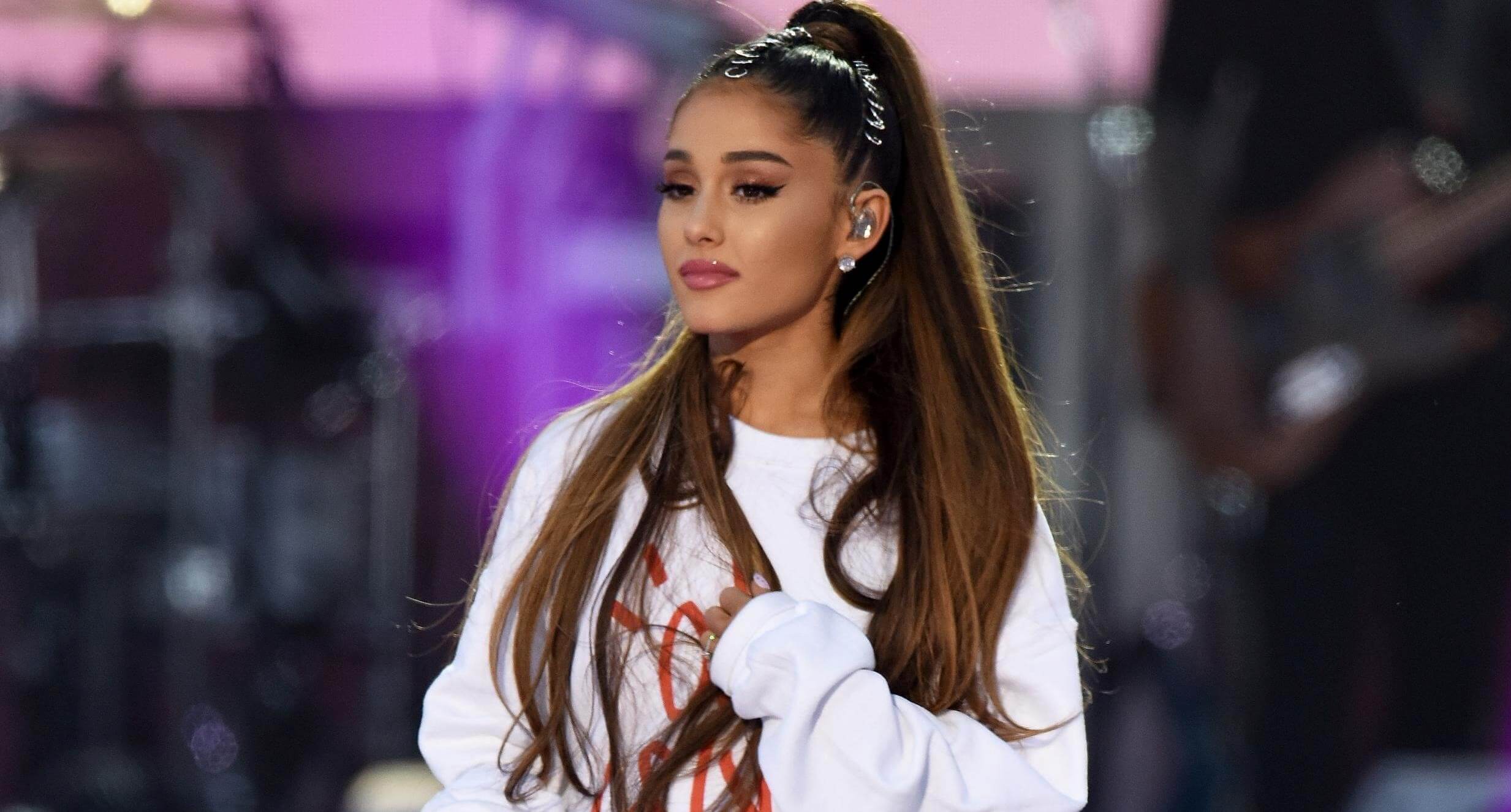 Ariana Grande en deuil : la star américaine pleure la perte d’un membre de sa famille