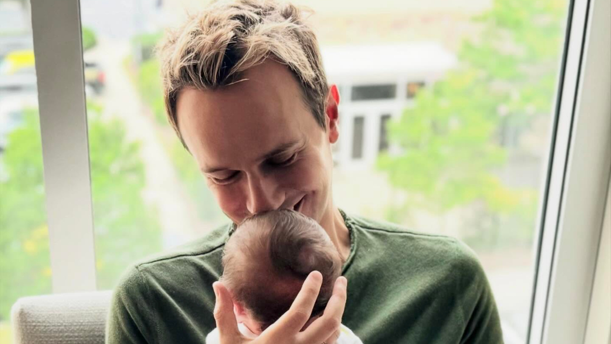 Cyril Féraud dévoile un rare cliché avec son petit garçon : &quot;Merci mon fils...&quot;