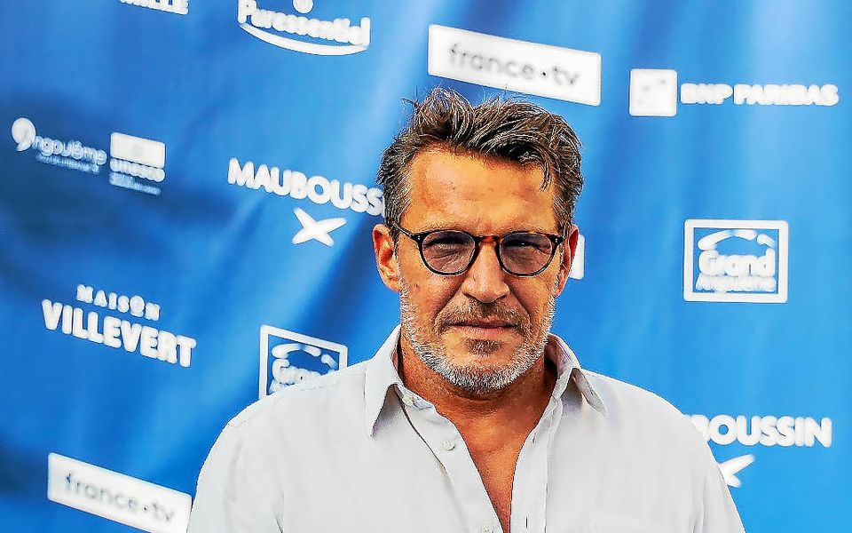 Benjamin Castaldi &quot;trahi&quot; : il fustige le film sur ses grands-parents avec Roschdy Zem et Marina Foïs
