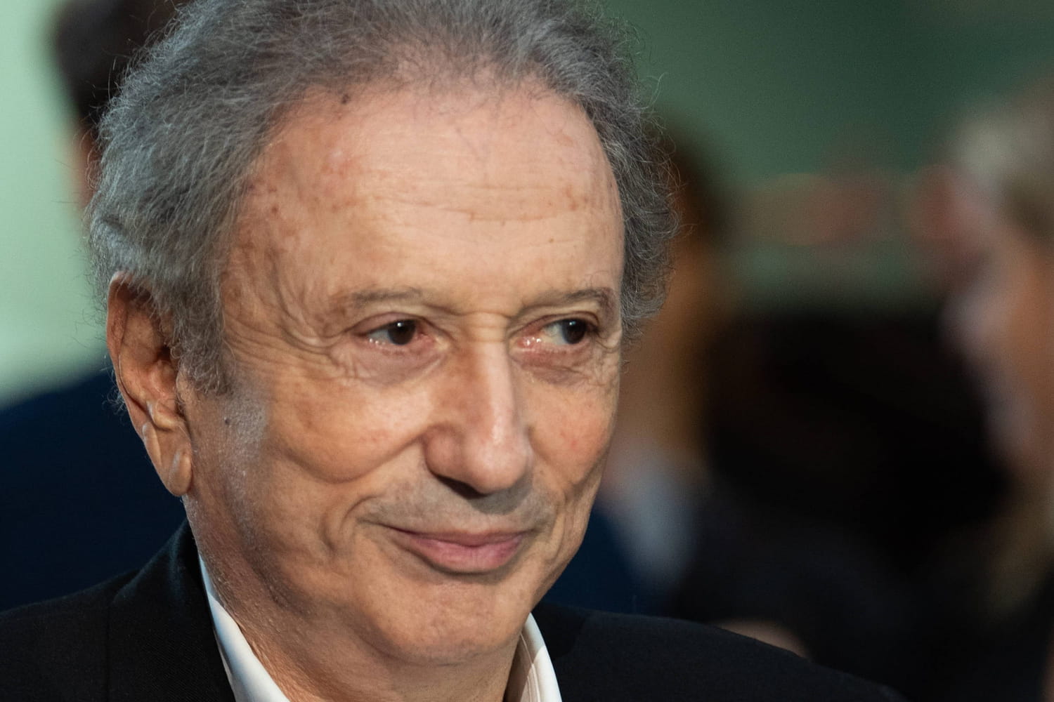 Michel Drucker seulement soutenu par trois stars durant ses problèmes de santé : &quot;J'ai peu d'amis&quot;