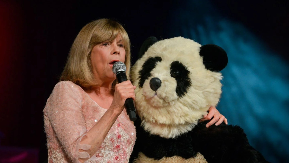 Chantal Goya a porté plainte pour le vol du costume de Pandi-Panda ! &quot;Ça m’a fait beaucoup de peine&quot;
