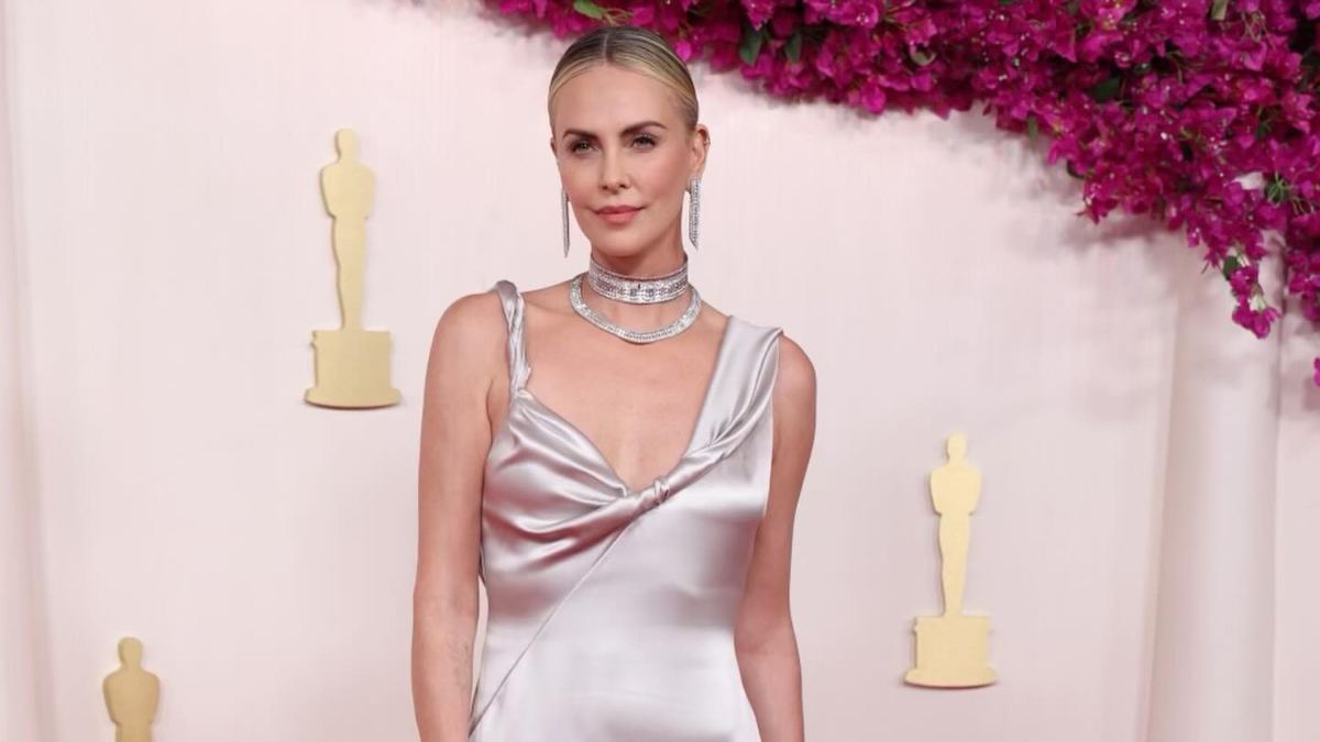 Charlize Theron raconte ses ébats amoureux avec un jeune homme de 26 ans