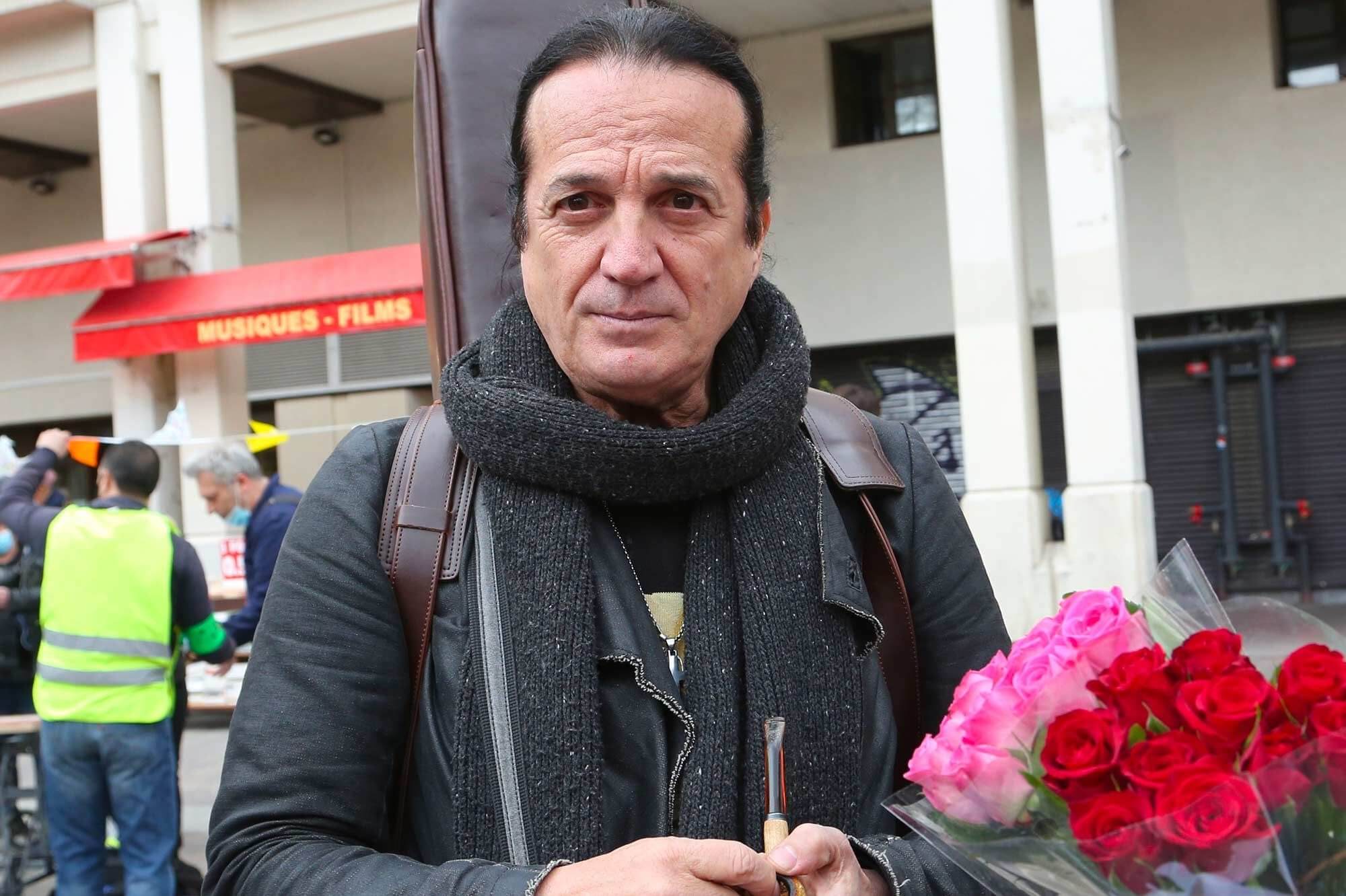 Francis Lalanne face au cancer : il révèle avoir suivi un traitement &quot;interdit en France&quot;