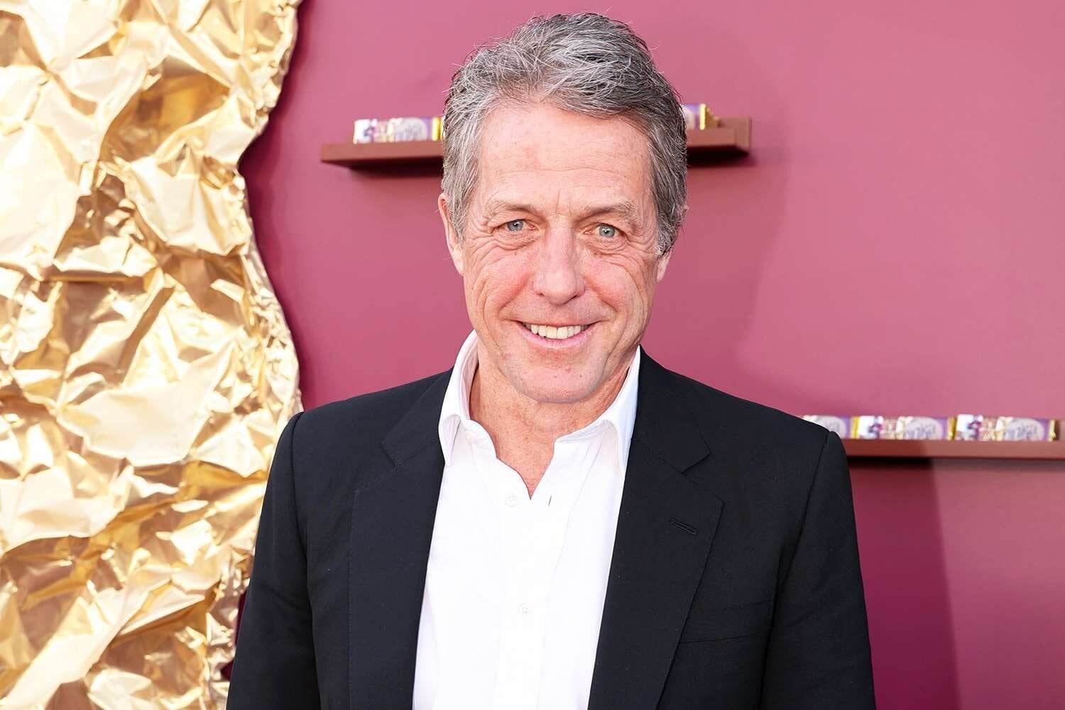 Hugh Grant sincère sur sa paternité tardive : "Je les ai eus beaucoup trop vieux"