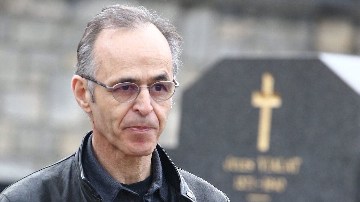 Jean-Jacques Goldman pose au côté d'un célèbre rappeur dans le métro londonien