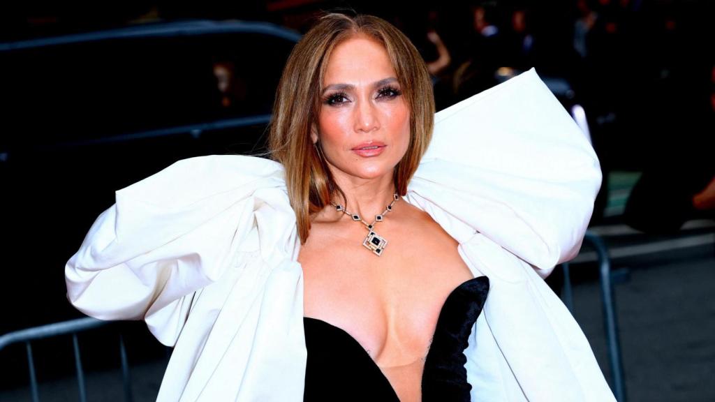 Jennifer Lopez : sa jupe tombe sur scène en plein concert, sa réaction &quot;iconique&quot;