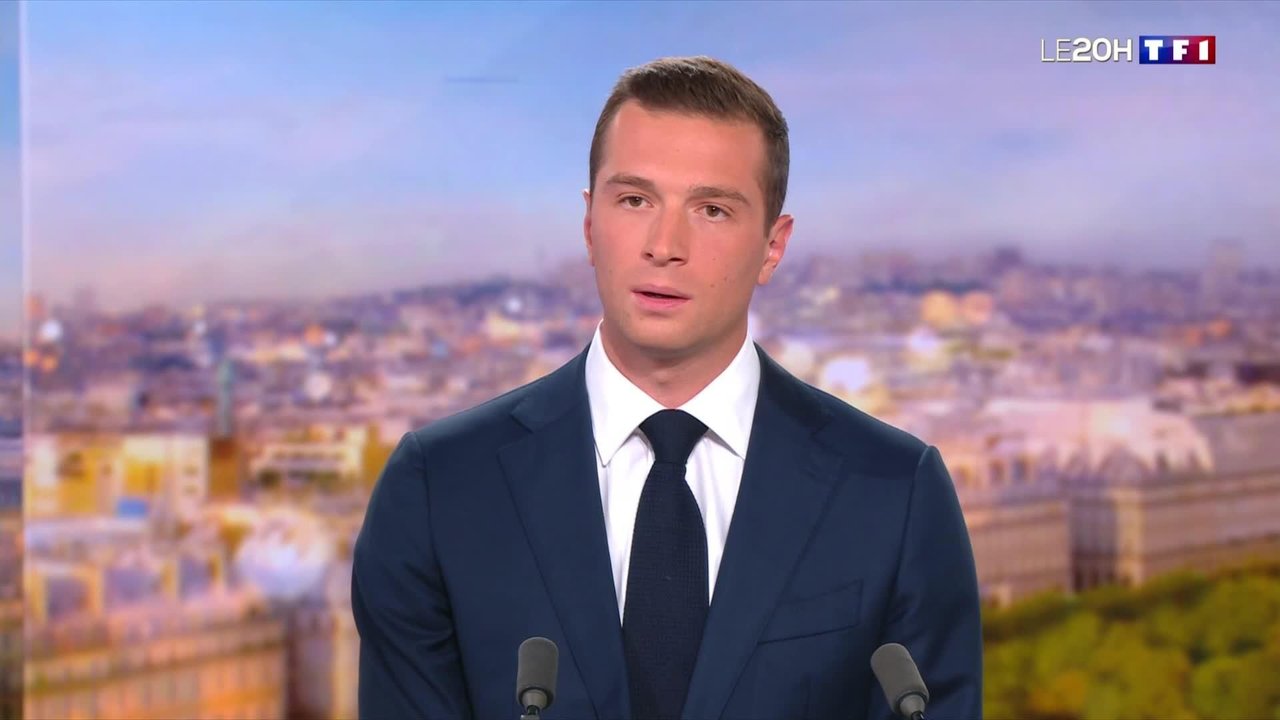 Jordan Bardella aperçu en vacances... aux côtés d’un ancien chroniqueur de TPMP ! Ce cliché qui fait parler !