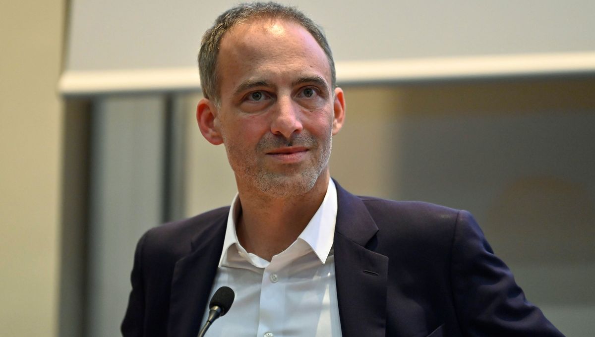 Léa Salamé en vacances avec Raphaël Glucksmann : son compagnon prépare son futur en politique