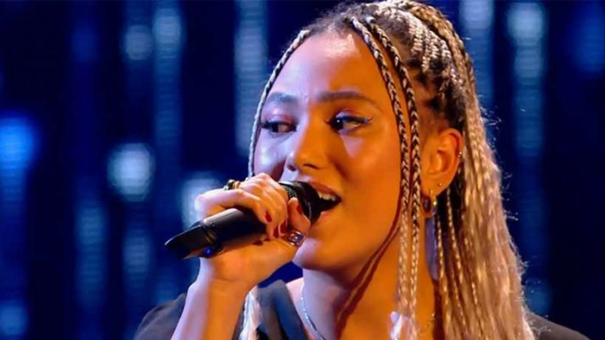 Une ex candidate de The Voice dit avoir été agressée par trois policiers: "Il jette mon vélo au sol"