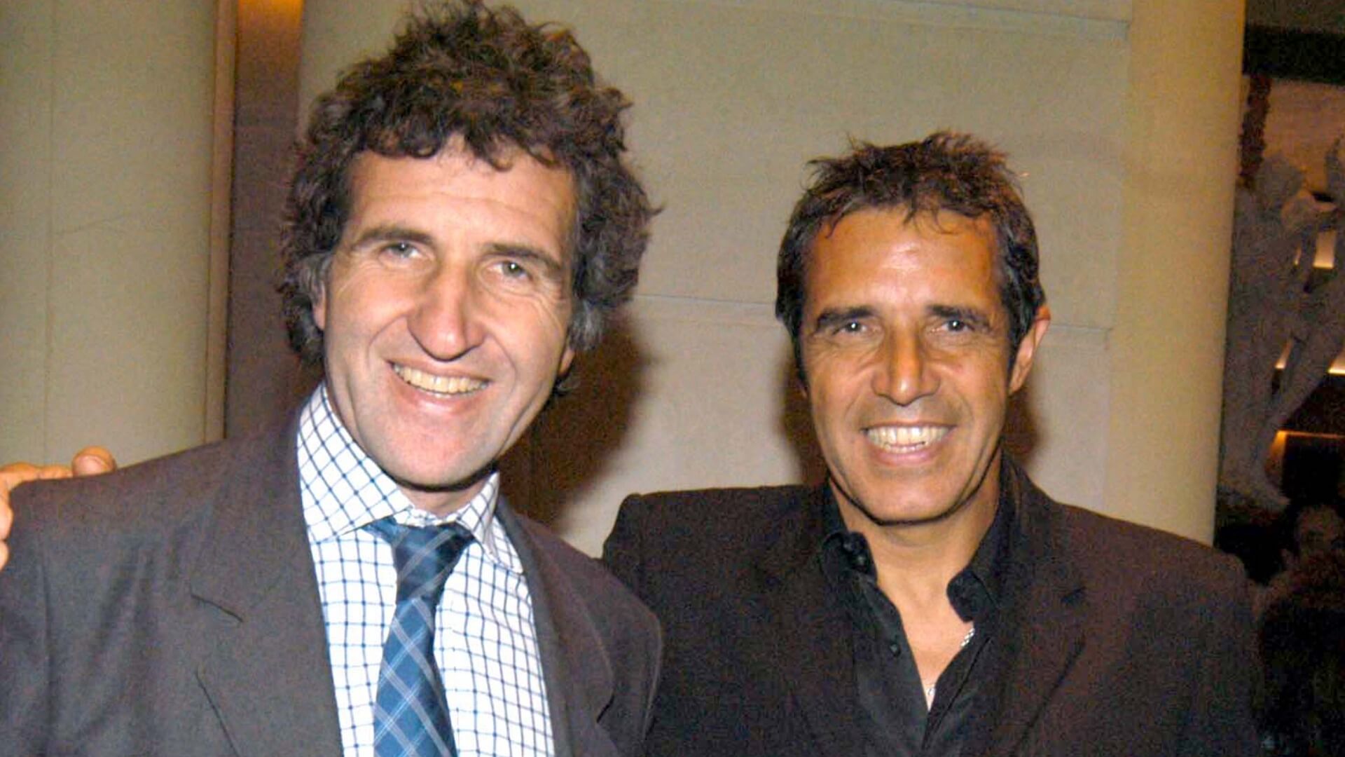 Julien Clerc se livre comme rarement sur le décès tragique de son frère Gérard Leclerc