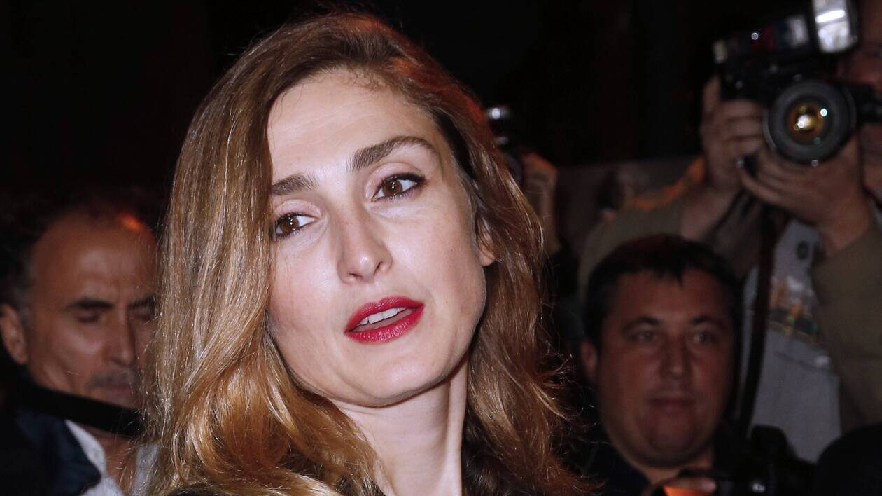 Julie Gayet en deuil après la perte d’une figure importante des médias français