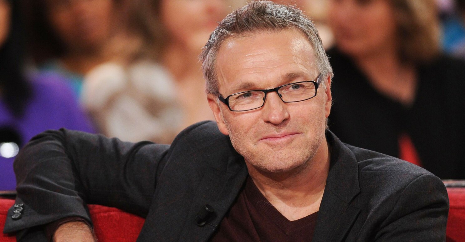Laurent Ruquier a-t-il eu recours à des implants capillaires ? Sa nouvelle coiffure intrigue...