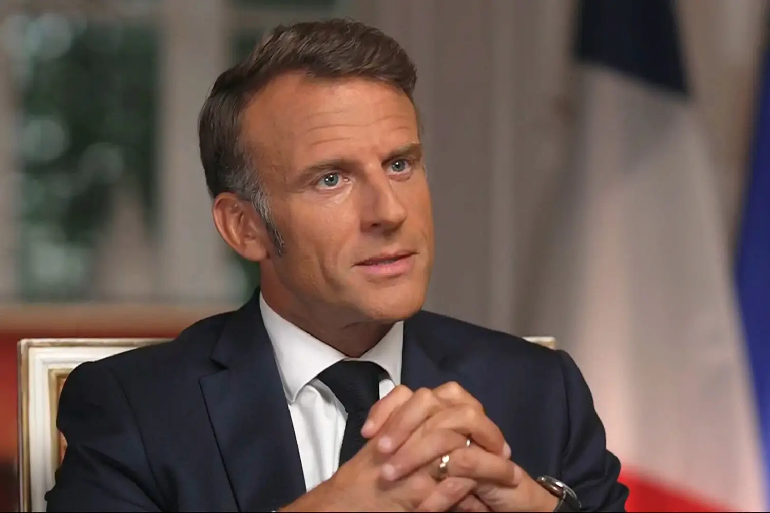 Emmanuel Macron : une liaison avec une célèbre comédienne ? Cette dernière répond à la rumeur