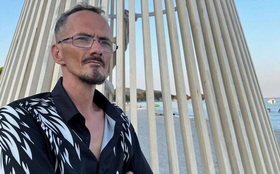 Mort de Jean Pormanove : bouleversée, la sœur du streamer affirme qu'il &quot;est décédé d'épuisement&quot;